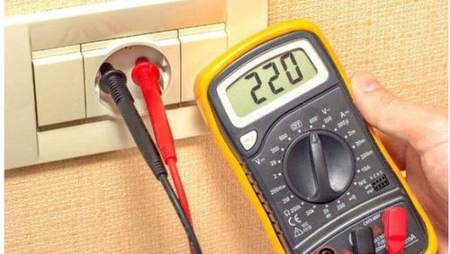 萬(wàn)用表紅黑表筆在電壓測(cè)量中的正確插法